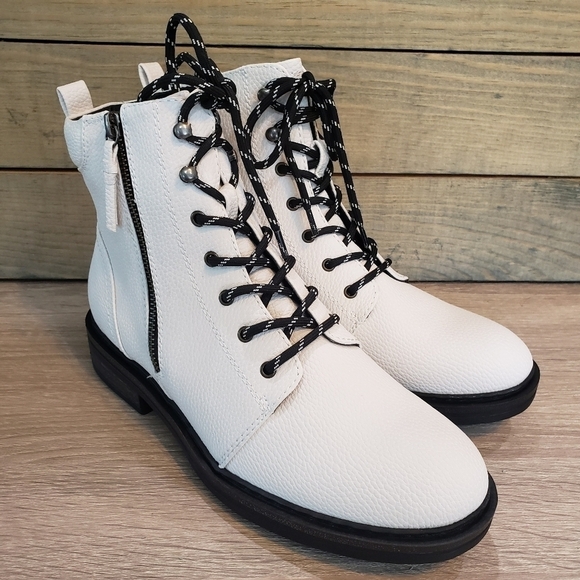 BareTraps AmySue Combat Boot Women's Sz 8.5 - Picture 2 of 7